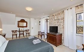 Doria Apartments